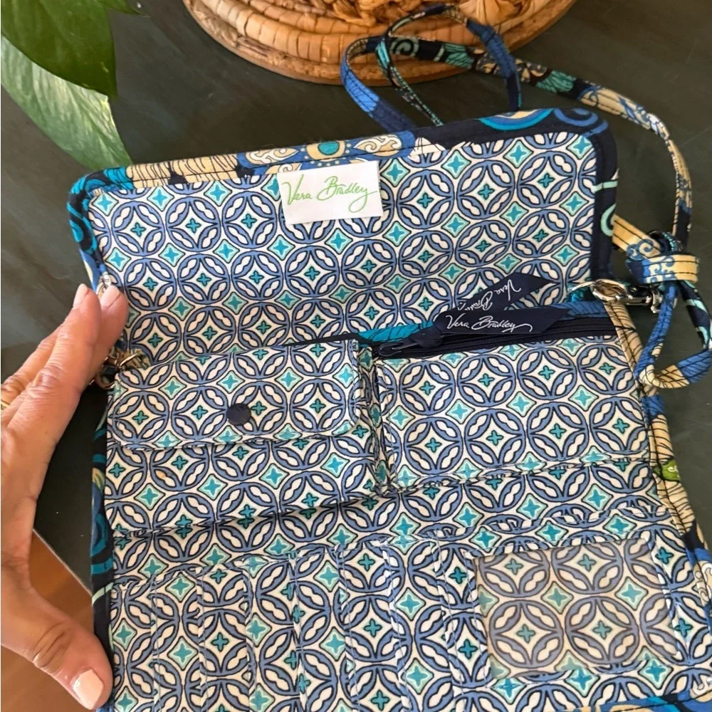 Vera Bradley Retired Mod Floral Blue Small tri-fold Wallet - Picture 3 of 11